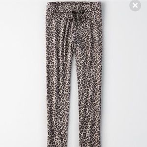 {SOLD} Plush Leopard Leggings